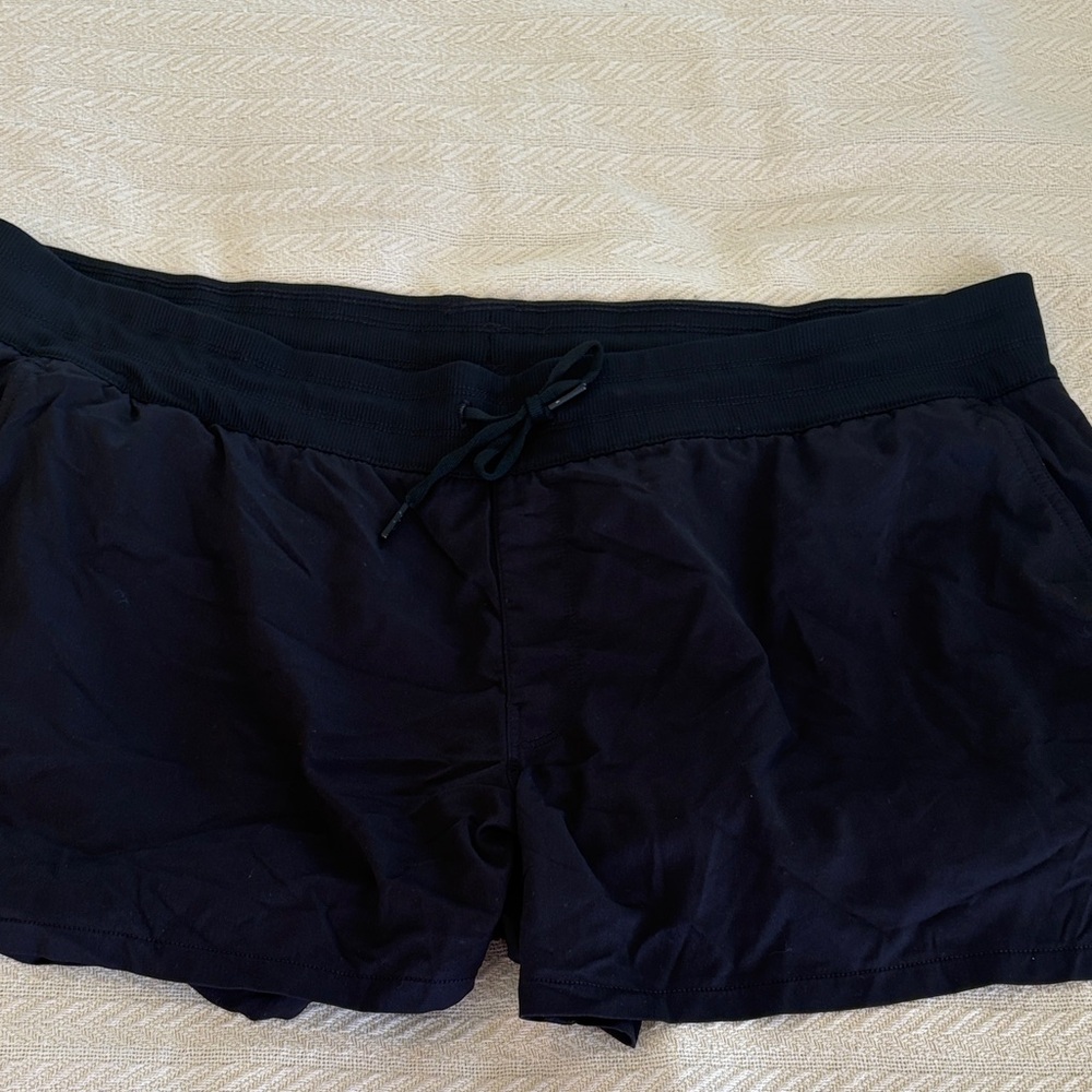 NWOT XXXL The North Face Women's Black Athletic Shorts w/ pockets hiking active